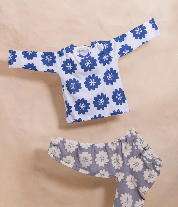 REMERA FLORES COPOS